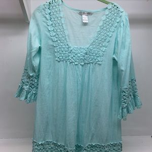 Teal Colored Top 🌺🌺